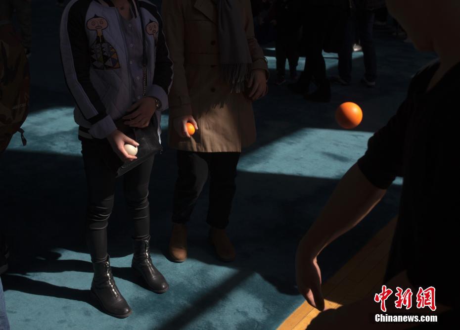 北京民眾探訪中國雜技團 體驗雜技奧秘