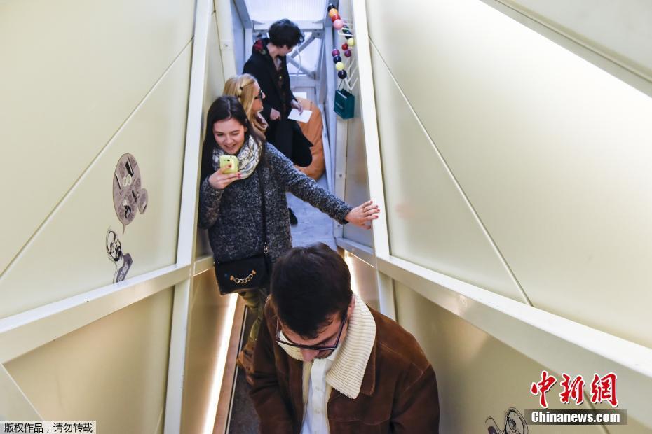 世界最窄建筑寬度不足一米 難擋游客參觀熱情