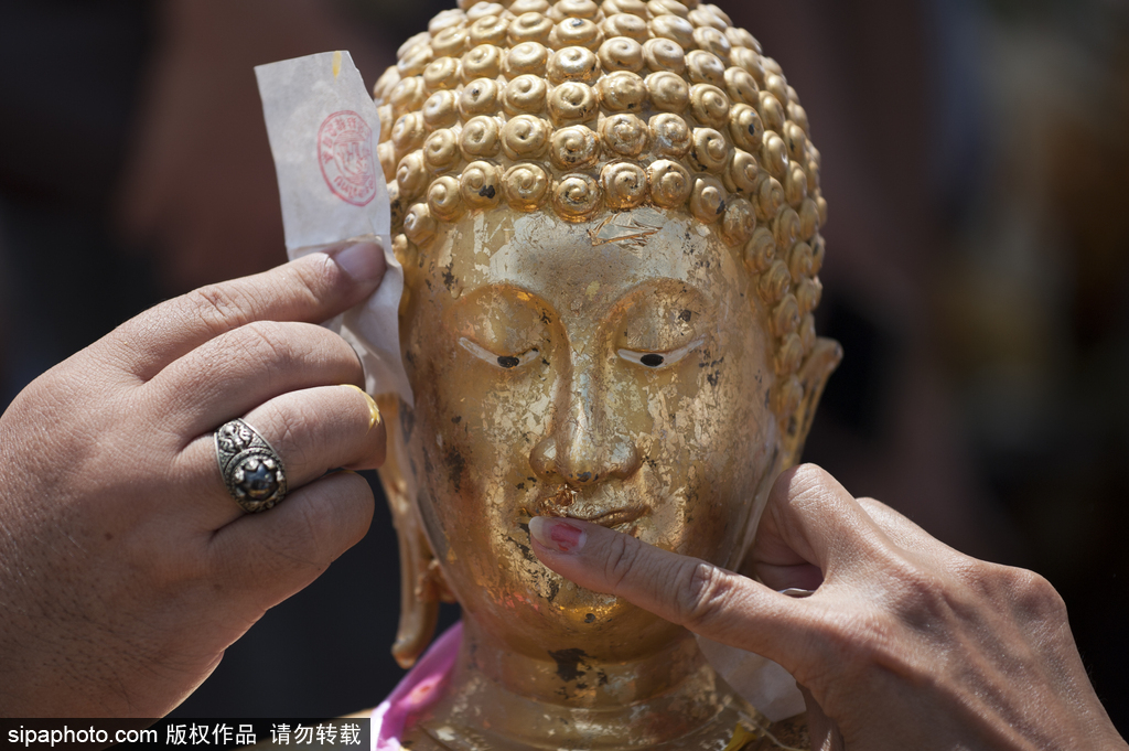 泰國曼谷潑水節狂歡 上演“濕身大戰”