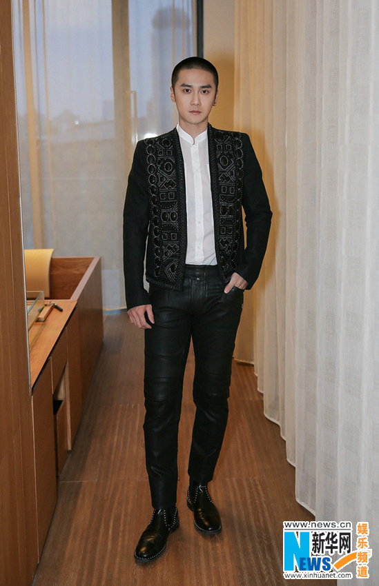 蔣勁夫出席活動展好身材 復古穿搭硬朗率性