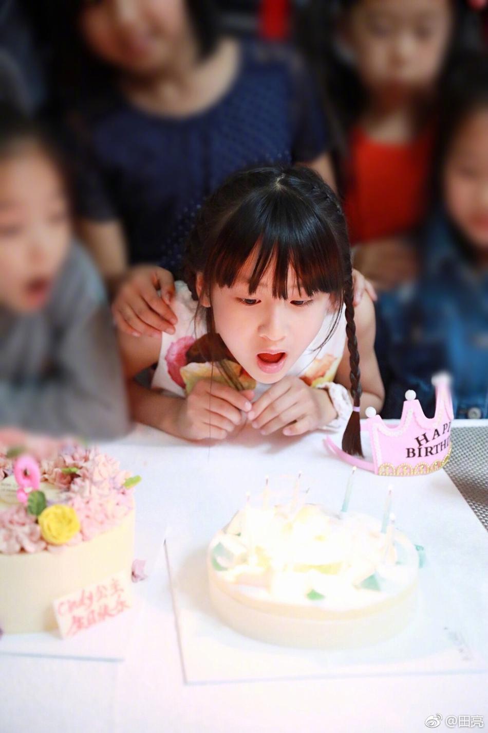 田亮微博曬女兒慶生照片 氧氣少女“森碟”九歲啦！