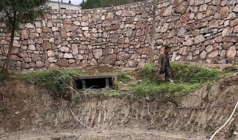 解碼中國丨這位當(dāng)代“愚公”在懸崖峭壁上鑿出7千米水渠，現(xiàn)實比神話傳說更震撼！