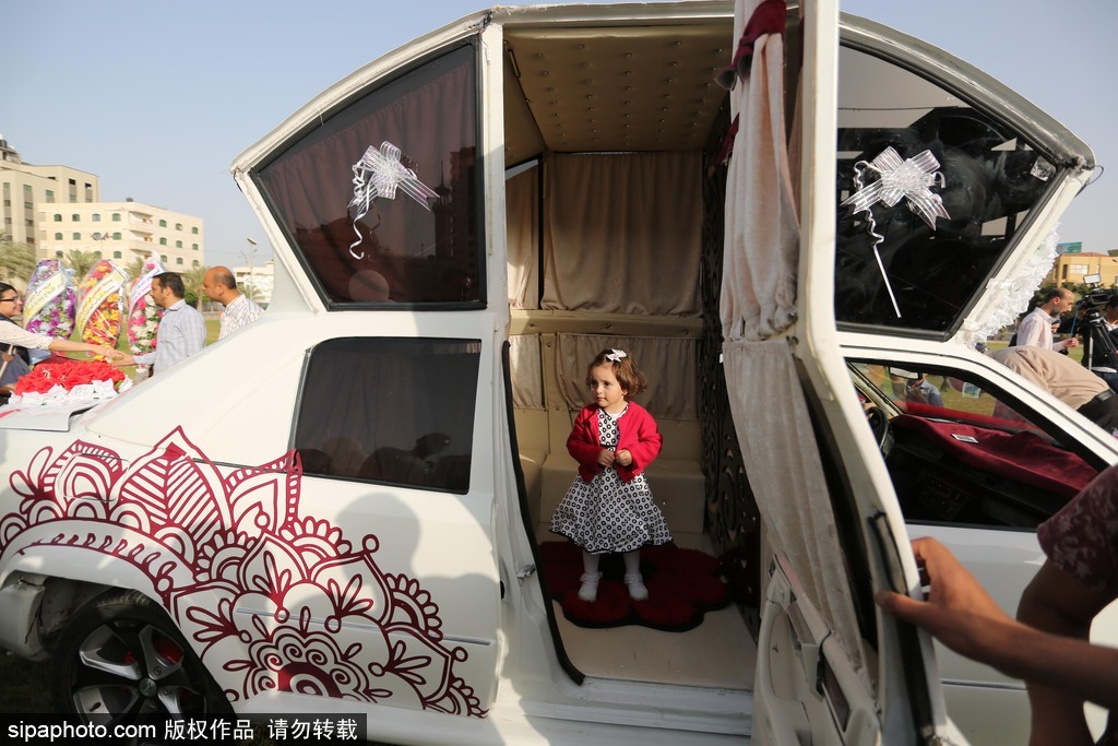 現代版“灰姑娘的南瓜馬車”：巴勒斯坦一男子別出心裁 改裝出華麗婚車