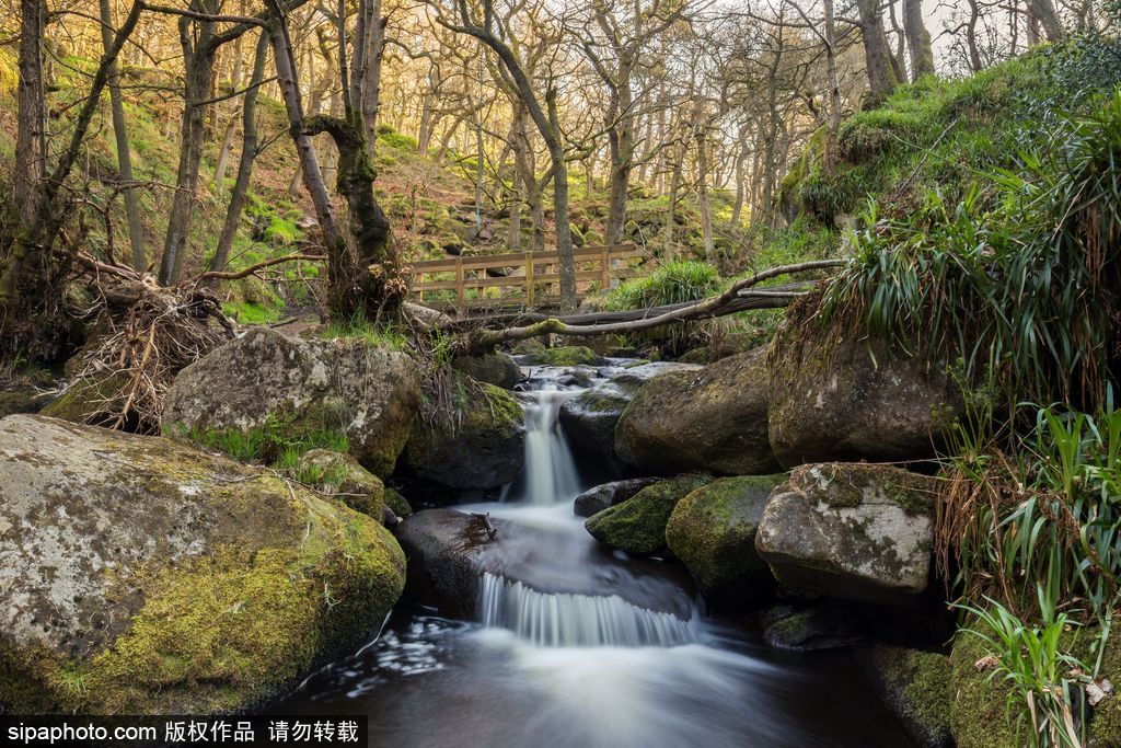 英國：德比郡天空現絕美日出 夢幻天空如臨仙境