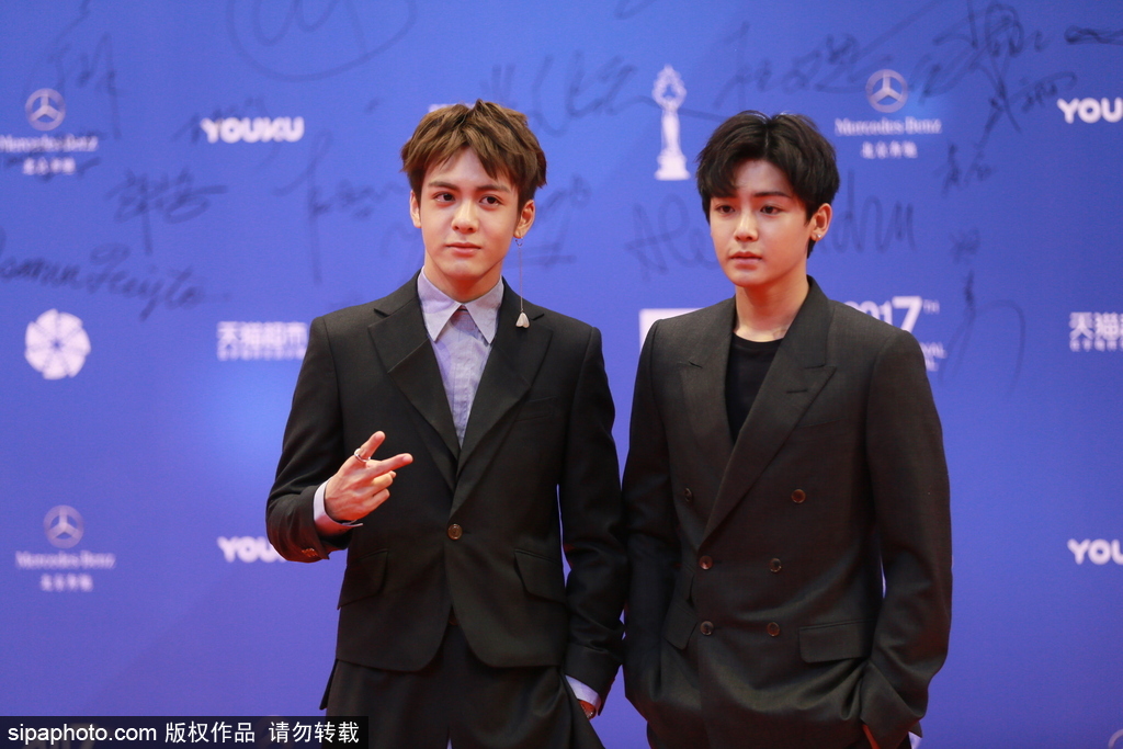 第七屆北京電影節(jié)：莫妮卡·貝魯奇性感現(xiàn)身閉幕式紅毯 林志玲、蔣雯麗、殷桃同場(chǎng)爭(zhēng)艷