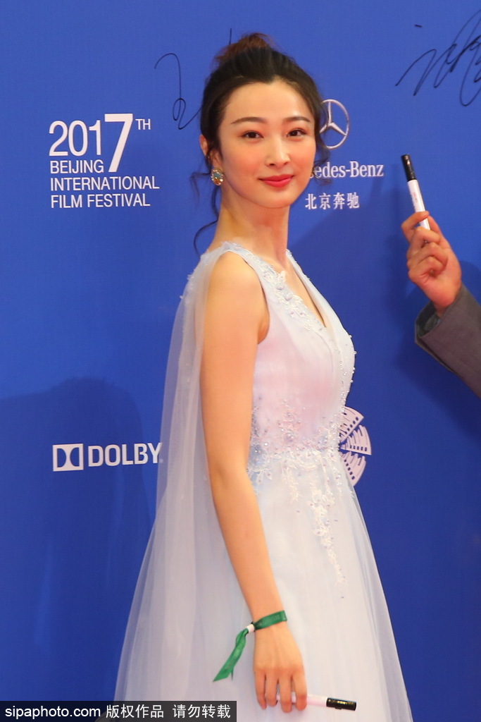 第七屆北京電影節：莫妮卡·貝魯奇性感現身閉幕式紅毯 林志玲、蔣雯麗、殷桃同場爭艷