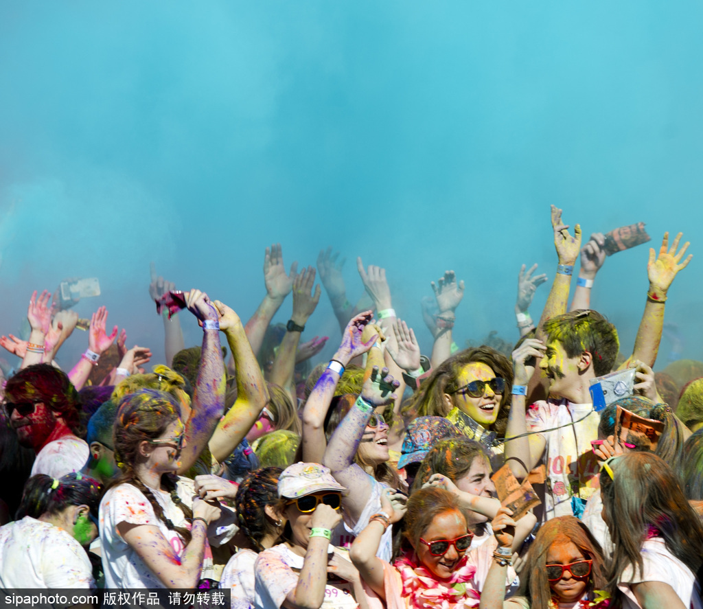 五彩青春奔跑不止 2017馬德里胡里節彩虹跑繽紛開跑