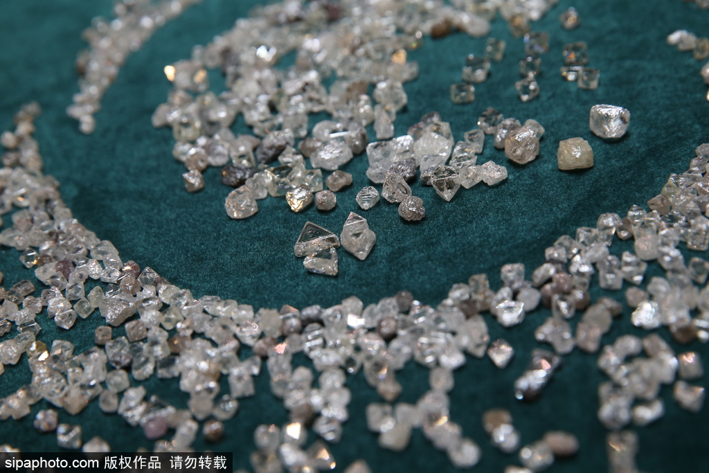 炫酷上天！俄羅斯鉆石分揀中心 超多美鉆大匯聚