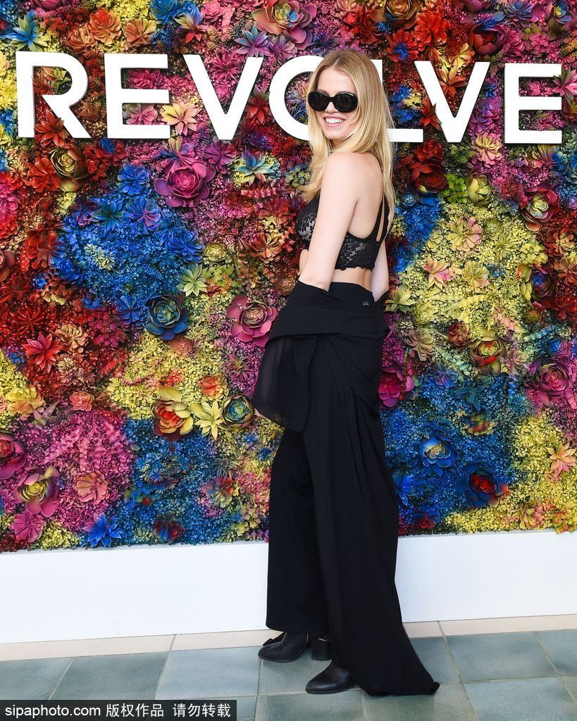 全美最盛大音樂節科切拉！盤點激情火辣內衣上陣的潮人街拍