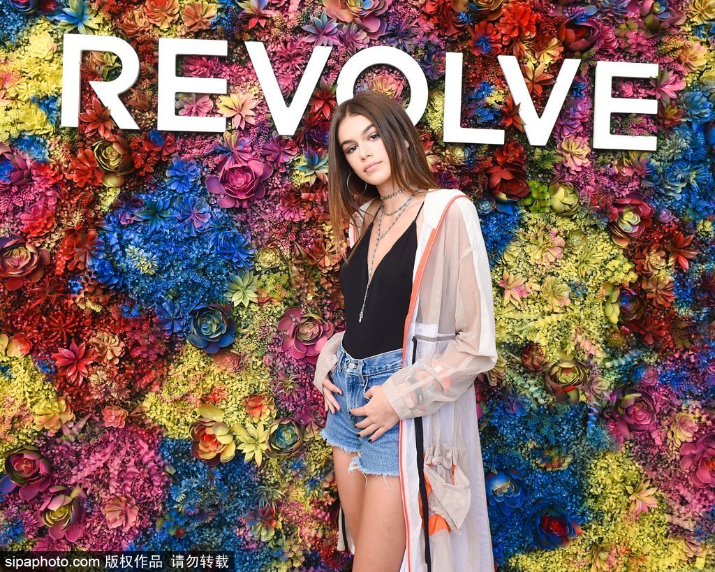 傳奇超模的女兒也是超模！辛迪·克勞馥16歲女兒長腿逆天顏值不輸媽媽