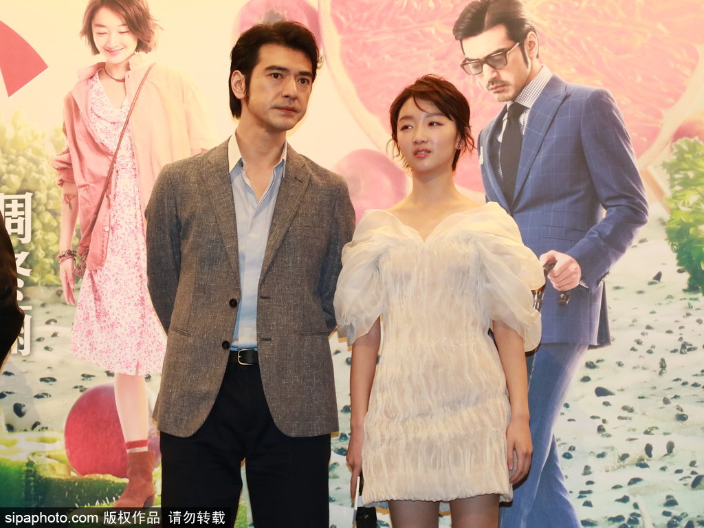 周冬雨直言生活中不會(huì)做飯 大贊金城武敬業(yè)吃道具餐