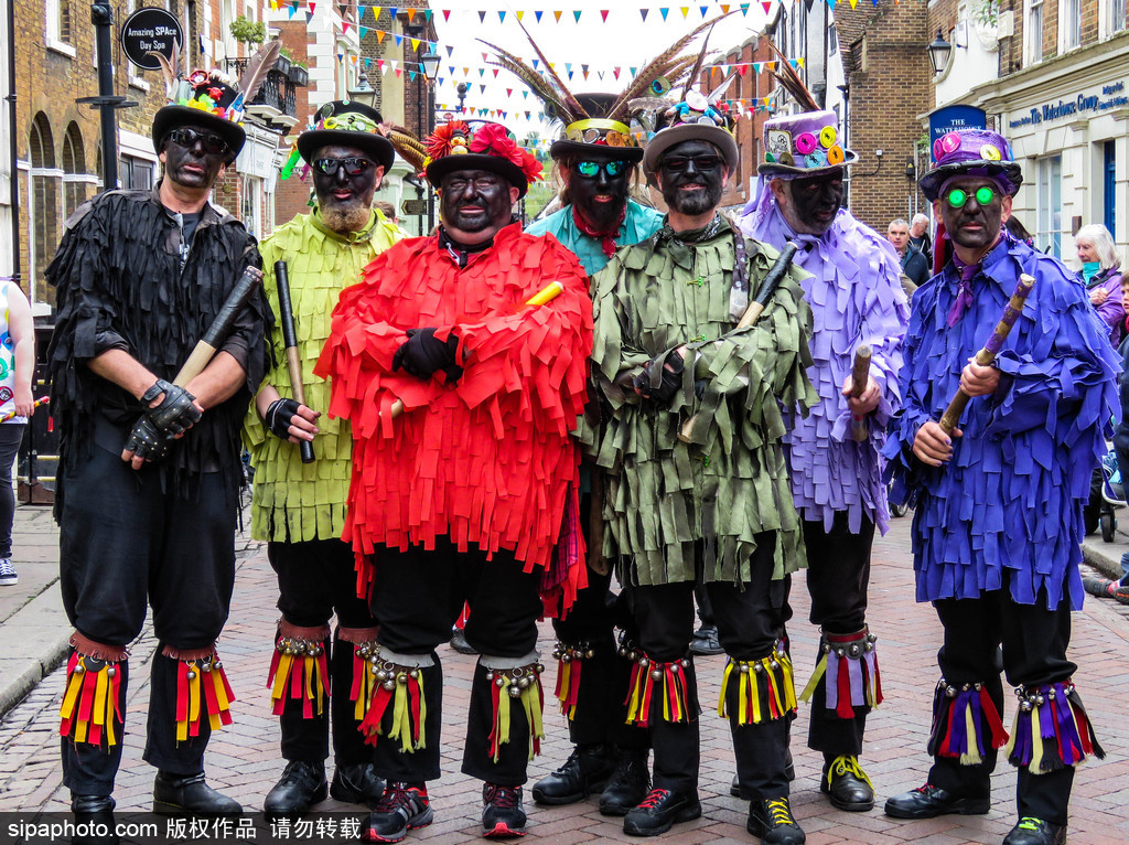 當你光鮮亮麗地過五一時 英國人在灰頭土臉地掃煙囪 探訪英國“掃煙囪節(jié)”