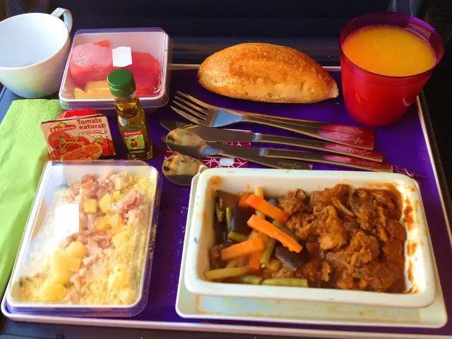 厭倦了國內(nèi)高鐵餐？來看看“別人家的盒飯”長啥樣