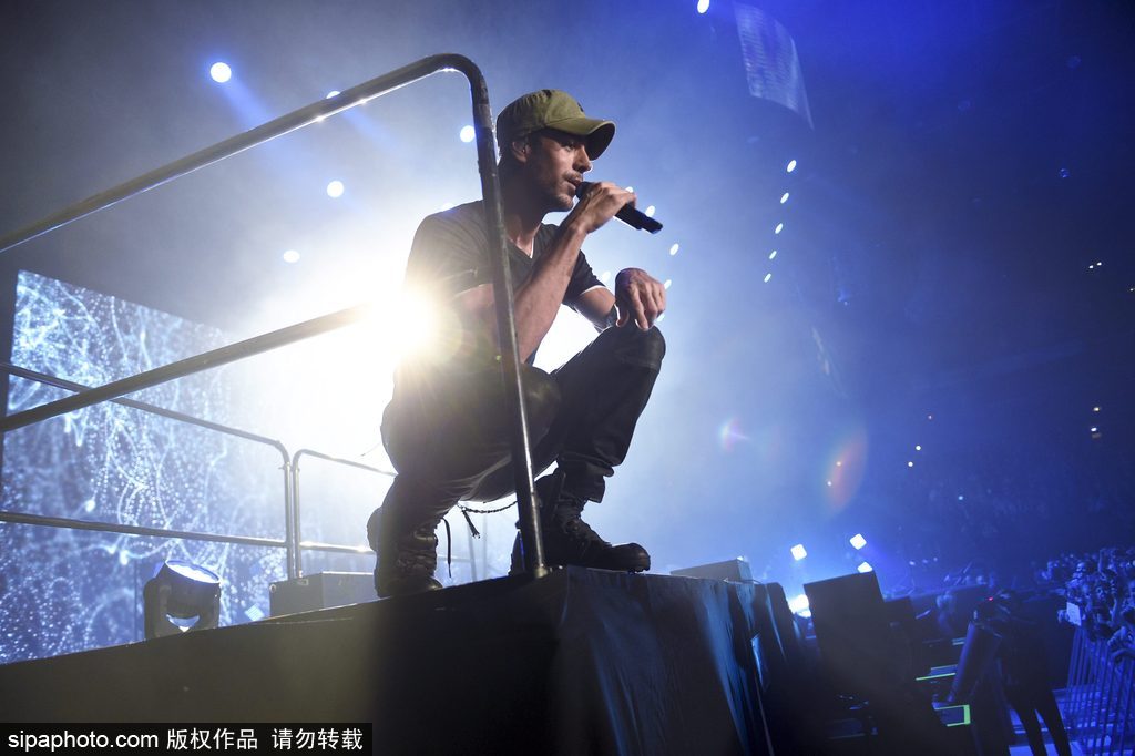 “情歌王子”安立奎演唱會(huì) 活力四射hold住全場(chǎng)