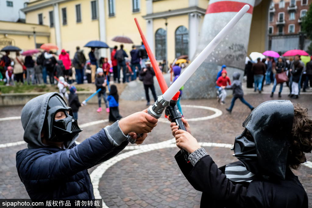 星戰(zhàn)40周年 意大利米蘭舉行“星球大戰(zhàn)日”coser云集