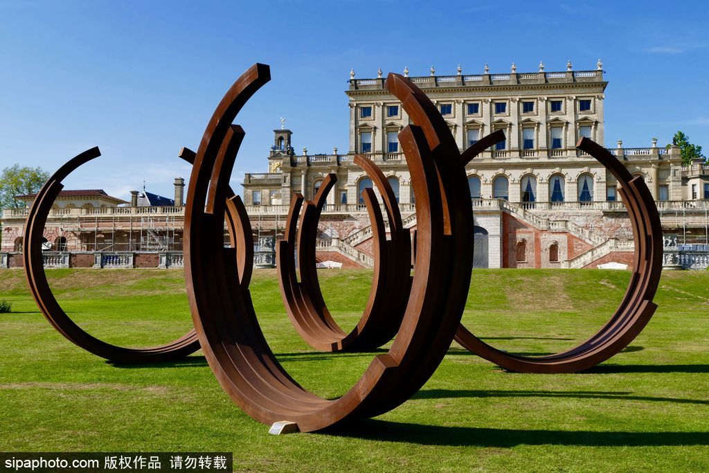 不確定的對角線 雕塑藝術家Bernar Venet展覽