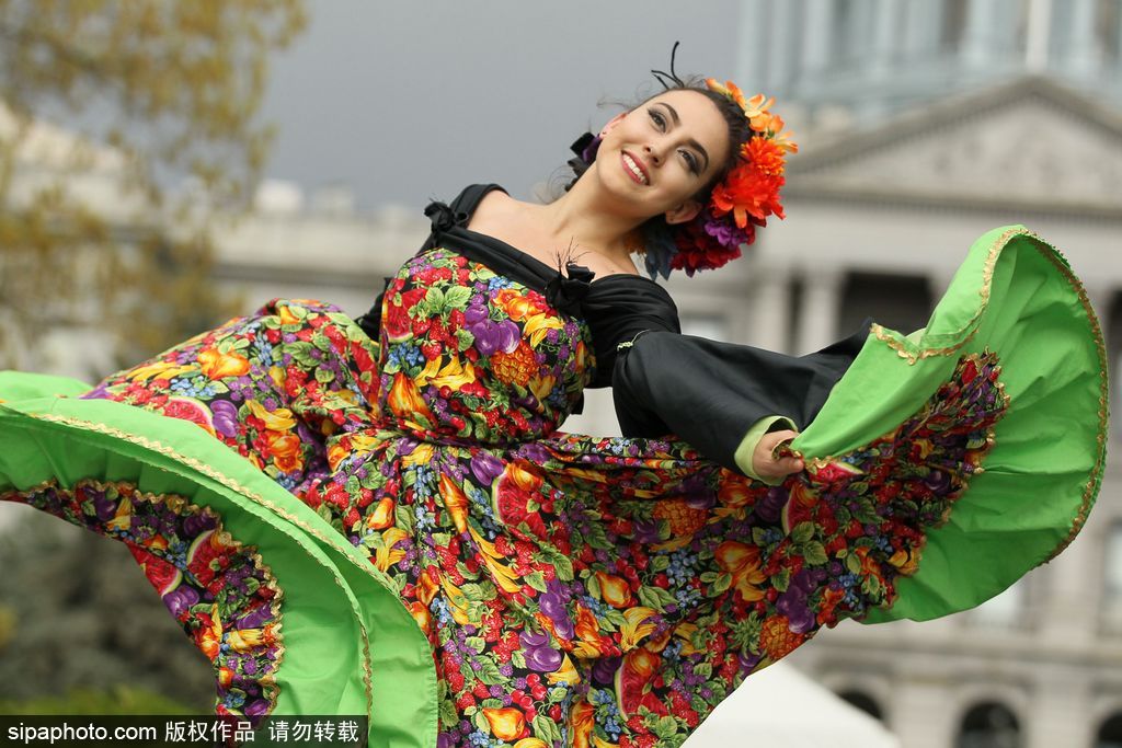 載歌載舞放飛自我 美國丹佛墨西哥裔民眾慶祝五月五日節(jié)