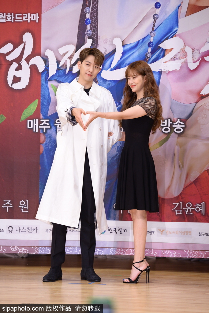 韓劇《我的野蠻女友》發(fā)布會 元?dú)饷滥兄茉慌前鼑u萌