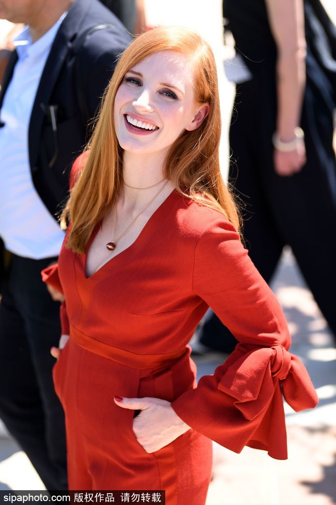 70屆戛納：笑的那個(gè)甜吶！被杰西卡·查斯坦的笑顏迷倒
