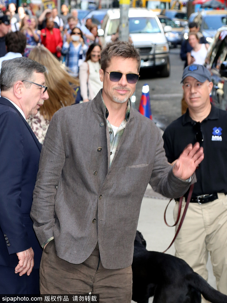 愛上復古風？布拉德·皮特示范懷舊風穿搭