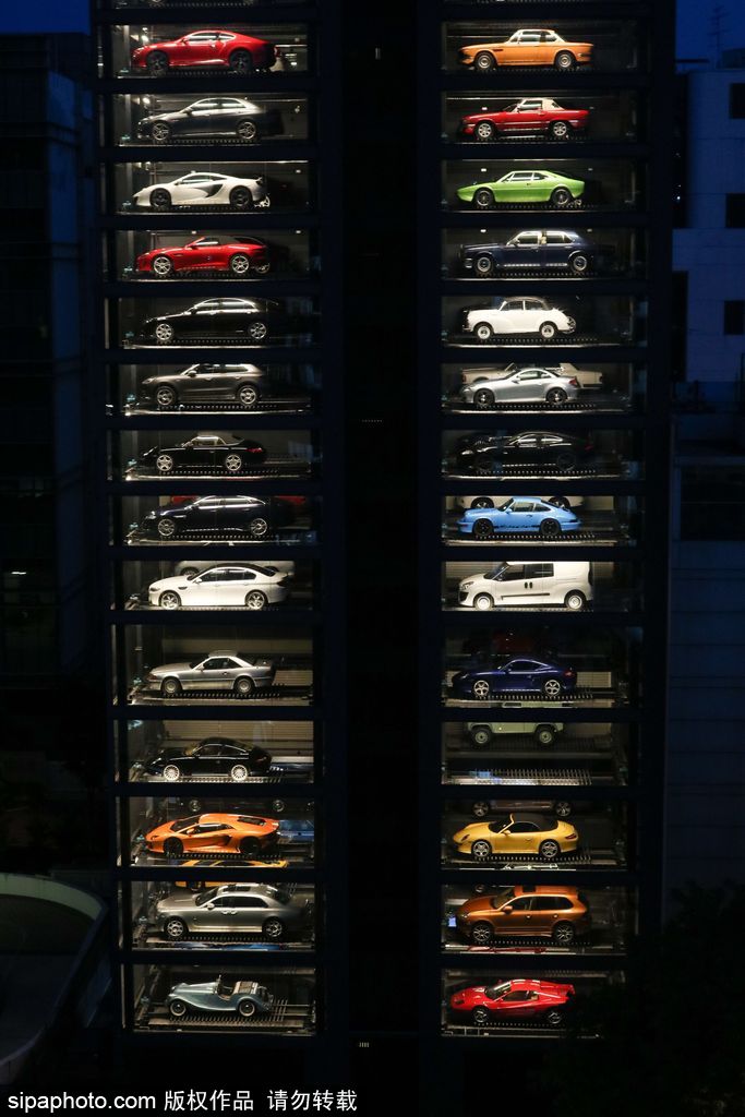 投幣買豪車！新加坡現世界最高汽車自動售貨機達15層樓