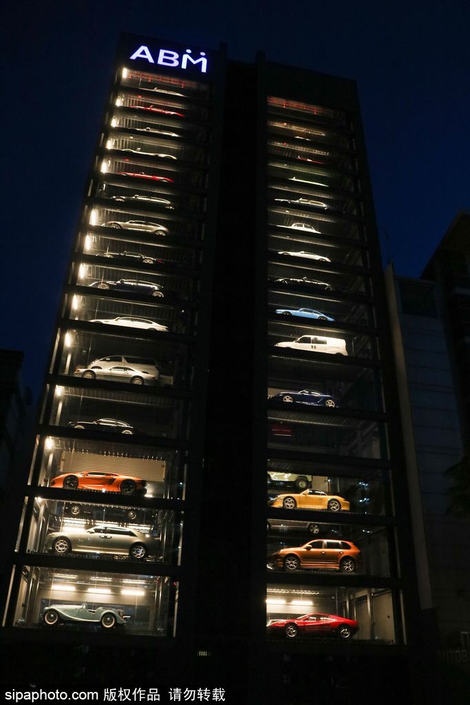 投幣買豪車！新加坡現世界最高汽車自動售貨機達15層樓