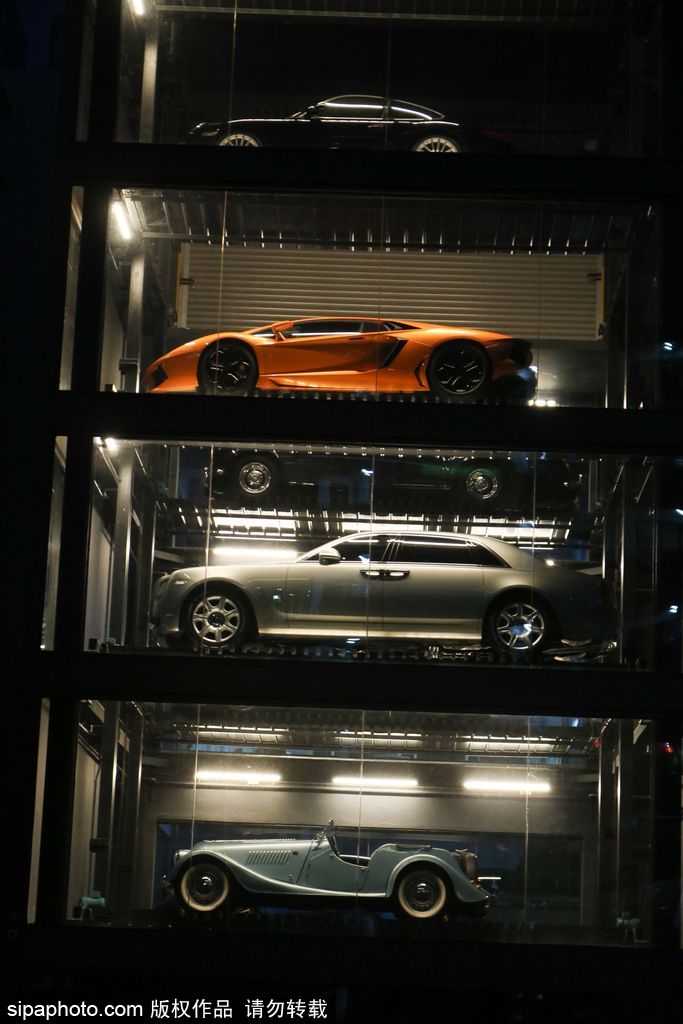投幣買(mǎi)豪車(chē)！新加坡現(xiàn)世界最高汽車(chē)自動(dòng)售貨機(jī)達(dá)15層樓