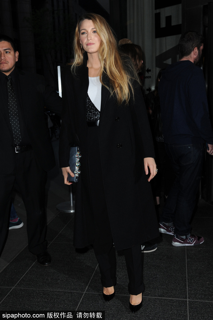 “緋聞女孩”布萊克·萊弗利二度當媽后 黑裝現身面容成熟