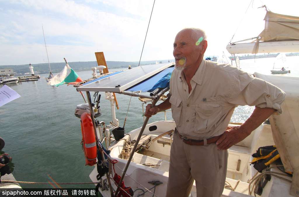 別再拿年齡當借口 八旬老人獨自完成環球航行像“英雄”一樣歸來