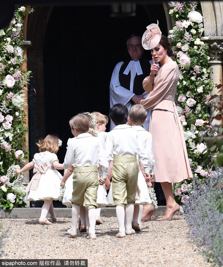 妹妹結婚凱特王妃忙壞了 照顧倆萌娃場面溫馨有愛