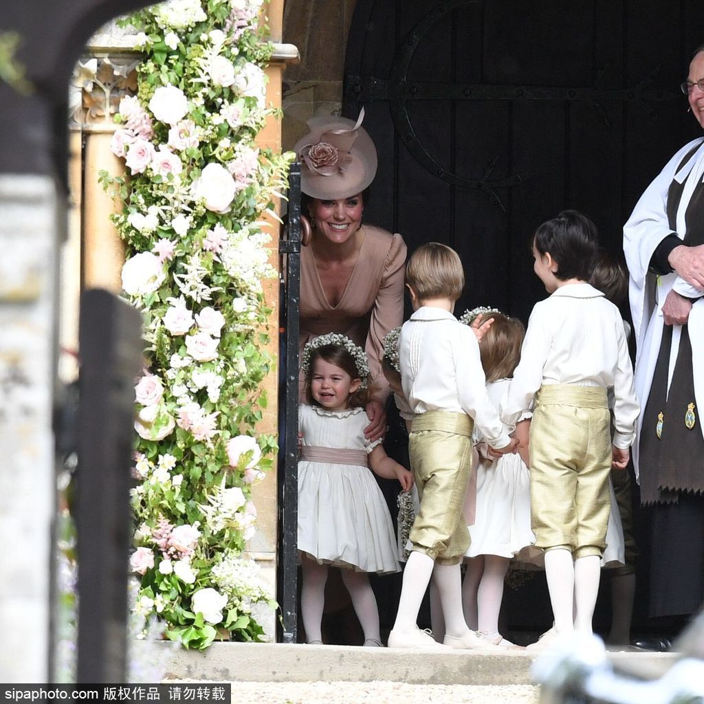 妹妹結婚凱特王妃忙壞了 照顧倆萌娃場面溫馨有愛