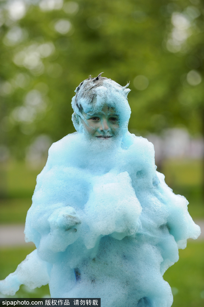 地球上最開心的五公里！英國(guó)泡泡跑歡樂來(lái)襲嗨翻天