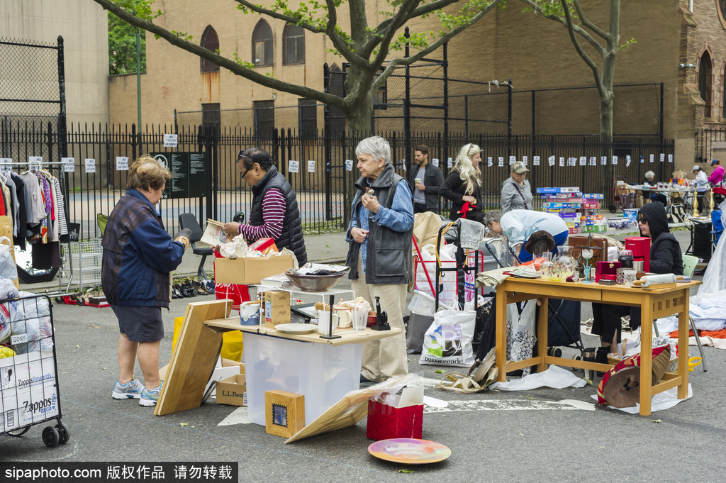 紐約民眾“淘寶”時(shí)節(jié)到來(lái) 年度跳蚤市場(chǎng)拉開(kāi)帷幕