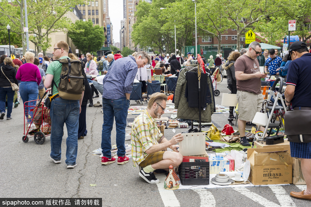 紐約民眾“淘寶”時節到來 年度跳蚤市場拉開帷幕