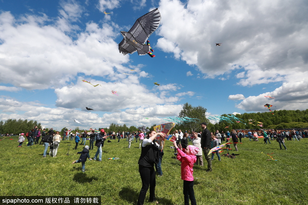俄羅斯莫斯科舉行風箏節 五彩繽紛點綴藍天