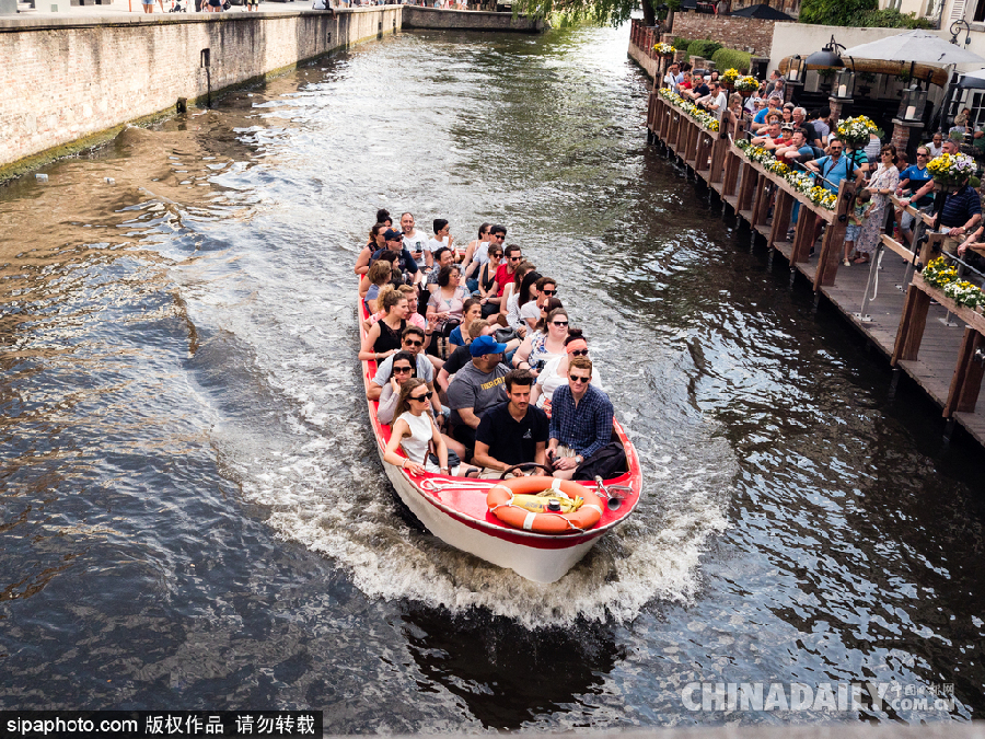 比利時布魯日迎來旅游旺季 夏日風光清新亮麗