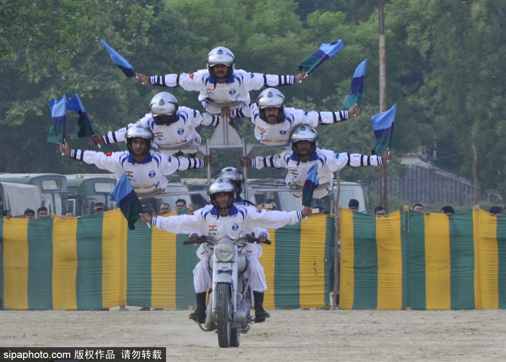 摩托大軍又開(kāi)掛！印度 “Dare Devils”上演特技表演