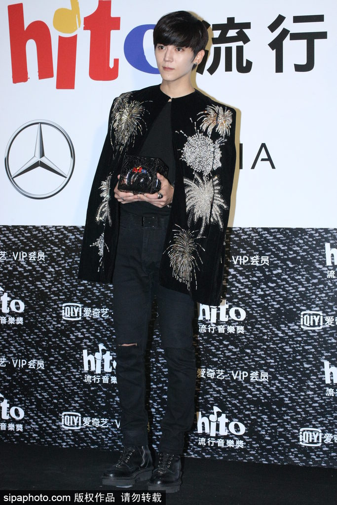 2017hito流行音樂(lè)獎(jiǎng)：撞臉鹿晗？畢書(shū)盡潮裝帥氣表情呆萌