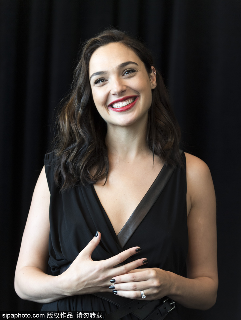 完全不想看男主角系列！盤點“神奇女俠”蓋爾·加朵驚艷紅毯造型