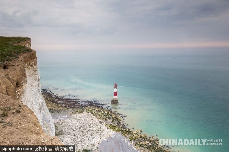 英國南部海岸迎最佳旅游季 碧海云天妝點最美海角