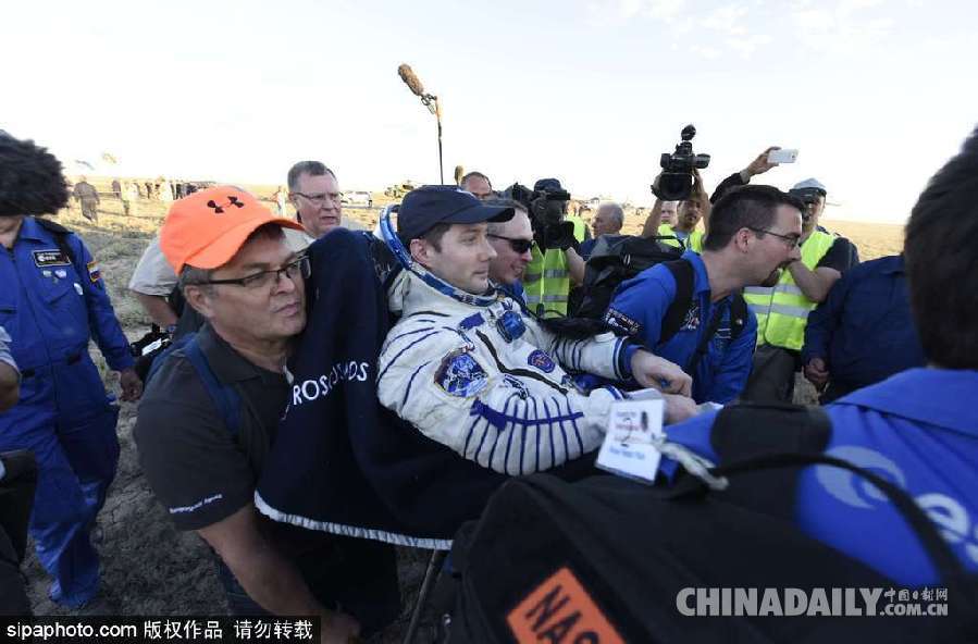 歐洲航天局宇航員結束太空任務 順利降落哈薩克斯坦