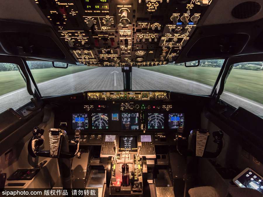 飛行恐懼癥患者福利 法國推出針對(duì)治療坐駕駛艙體驗(yàn)安全性