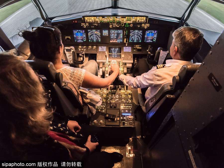 飛行恐懼癥患者福利 法國推出針對(duì)治療坐駕駛艙體驗(yàn)安全性