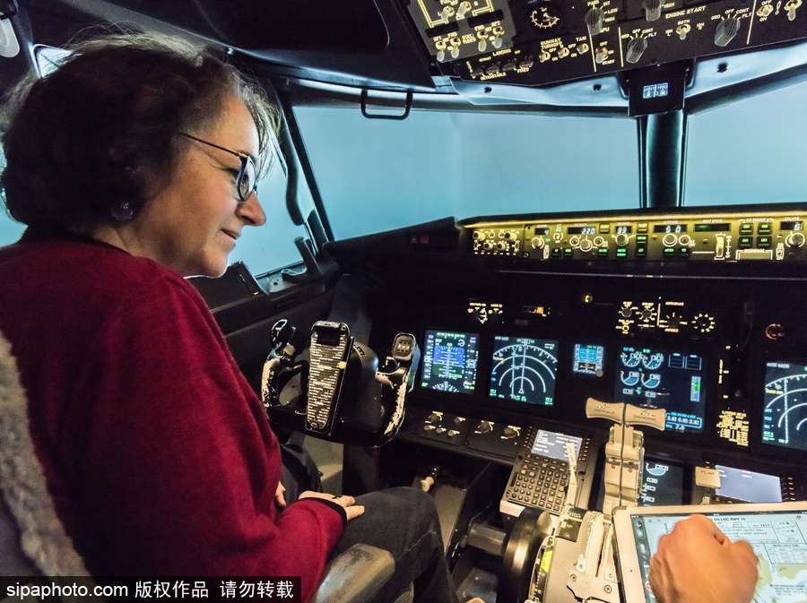 飛行恐懼癥患者福利 法國推出針對治療坐駕駛艙體驗安全性