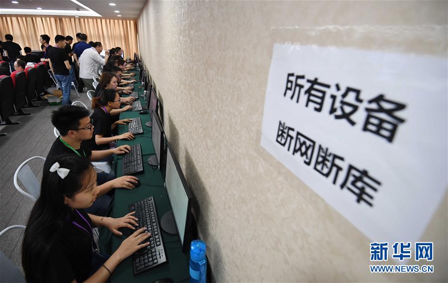 成都人工智能機器人挑戰今年高考數學