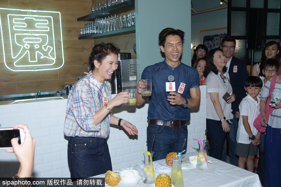 袁詠儀自曝去餐廳吃飯責(zé)罵老公兒子只顧玩手機