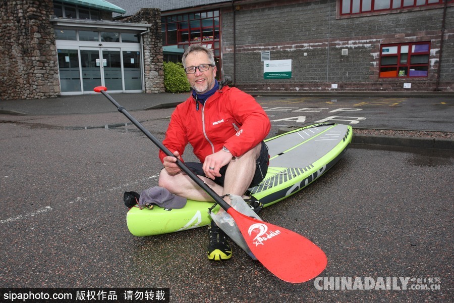 生活真是愜意！英國一男子每天劃船上班