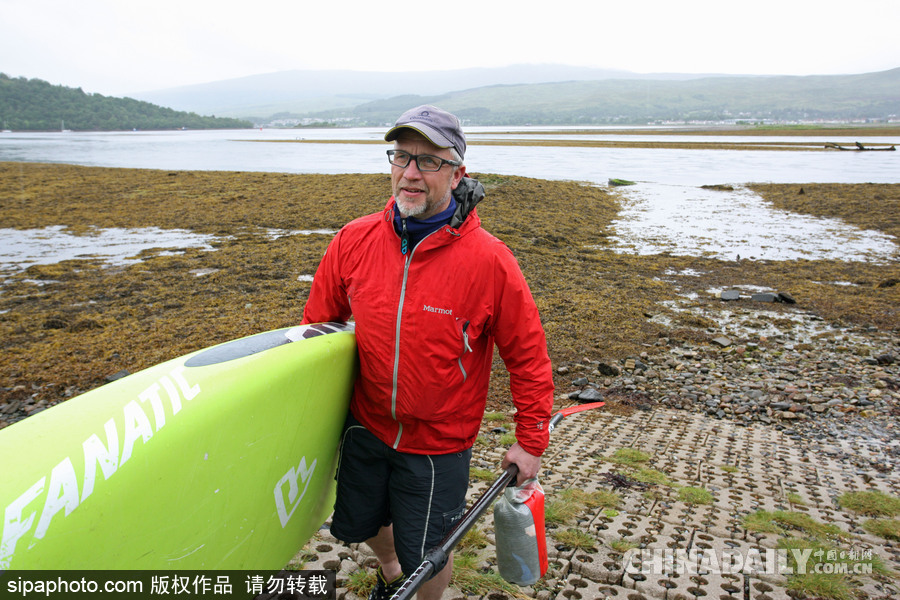 生活真是愜意！英國一男子每天劃船上班