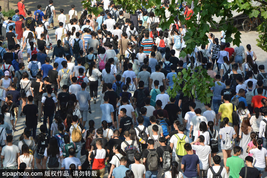 山東聊城：2017全國大學英語四六級開考 場面火爆堪比“春運”現場