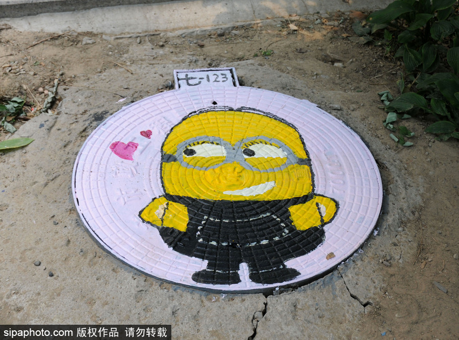 北京：又是一年畢業季 畢業生動漫井蓋彩繪告別校園